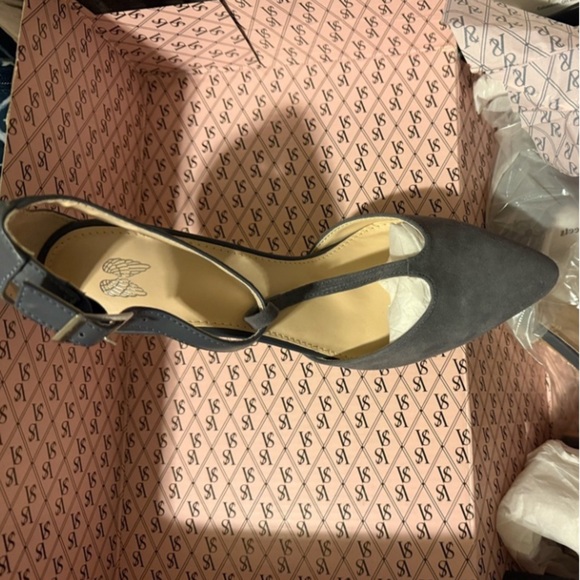 Victoria's Secret Shoes - Victoria’s Secret Sz 7 Black Pearl TStrap Heels